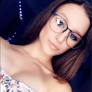 Meet your Posher, Sierra